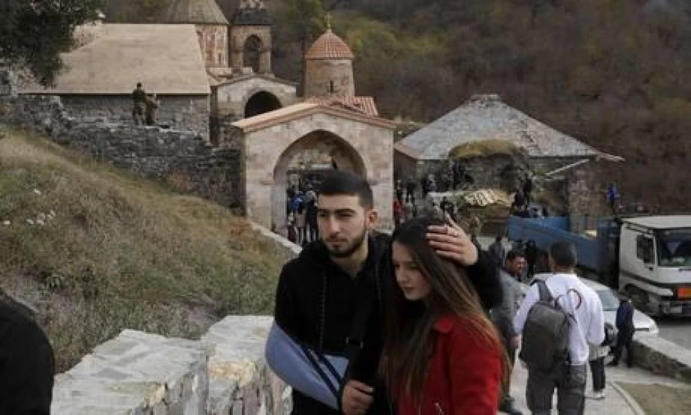 Στο δρόμο οι Αρμένιοι - Απέτισαν φόρο τιμής στα θύματα της σύρραξης στο Ναγκόρνο-Καραμπάχ